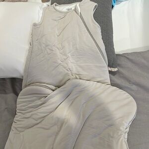 Kyte baby XL sleep sack in oat— never used, washed once.